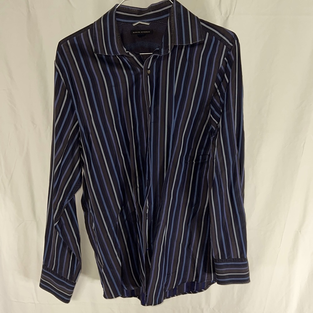Banana Republic Mens button down non iron shirt blue pinstripe